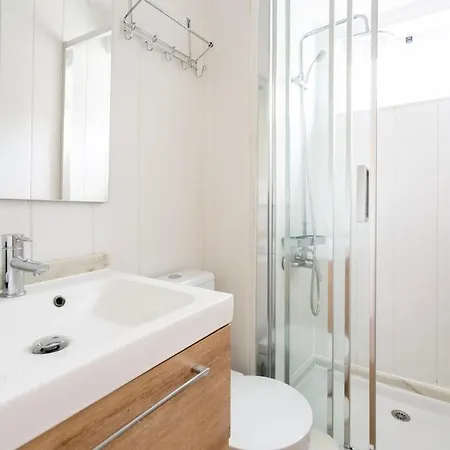 Great 1 Bdr Flat With Air Condicioner! *