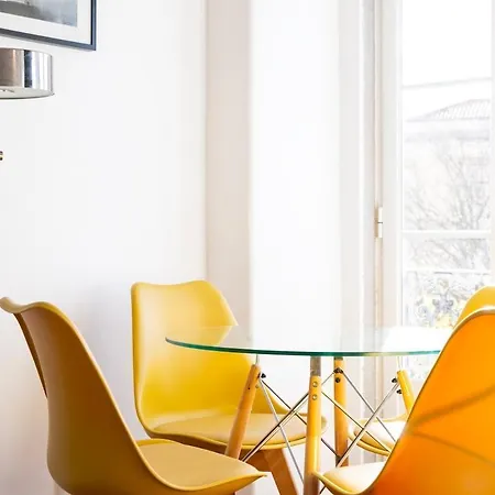 Apartment Cozy And Bright 1bdr Flat In Typical Neighborhood! *