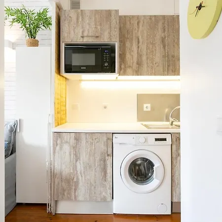 Apartment Cozy And Bright 1bdr Flat In Typical Neighborhood! *