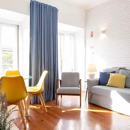 Cozy And Bright 1bdr Flat In Typical Neighborhood! * Lisbon