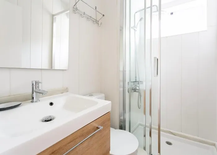 Great 1 Bdr Flat With Air Condicioner! *